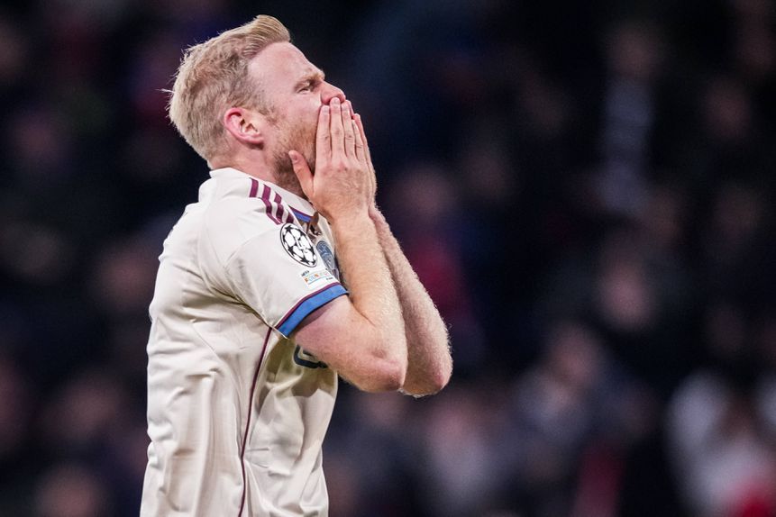 Klaassen em ação durante o encontro com o Benfica