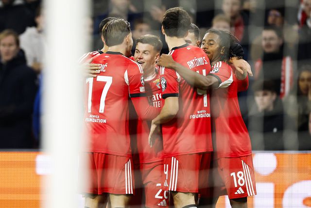 Benfica conquista primeiros pontos na Champions à boleia de heróis improváveis