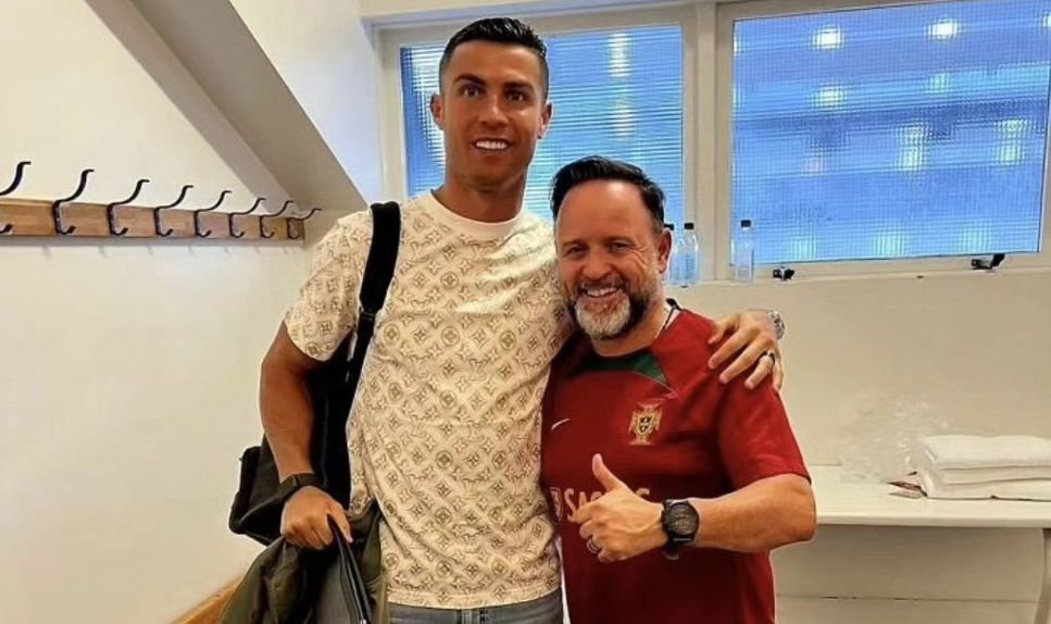 António Costa, também conhecido como Costinha, ao lado de Cristiano Ronaldo - Foto: Facebook