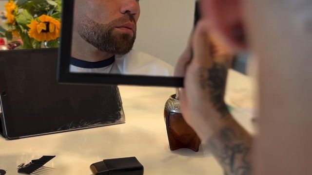 Otamendi muda de visual durante o Natal