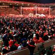Arrepiante: adeptos do Union Berlim enchem estádio para cantar músicas de Natal