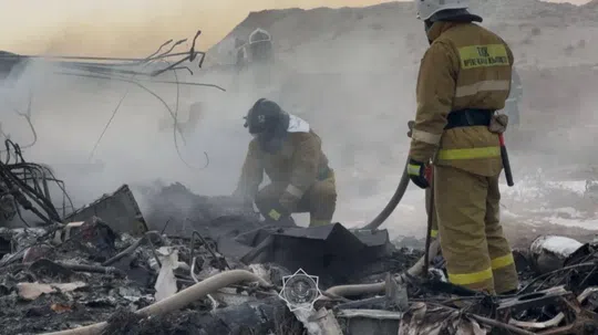 Queda de avião no Cazaquistão faz 38 mortos (vídeos)