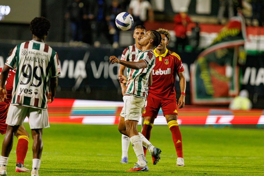 Oumar Ngom tem sido indiscutível no Estrela da Amadora e a referência dos duelos defensivos ganhos em toda a Liga. Foto: IMAGO