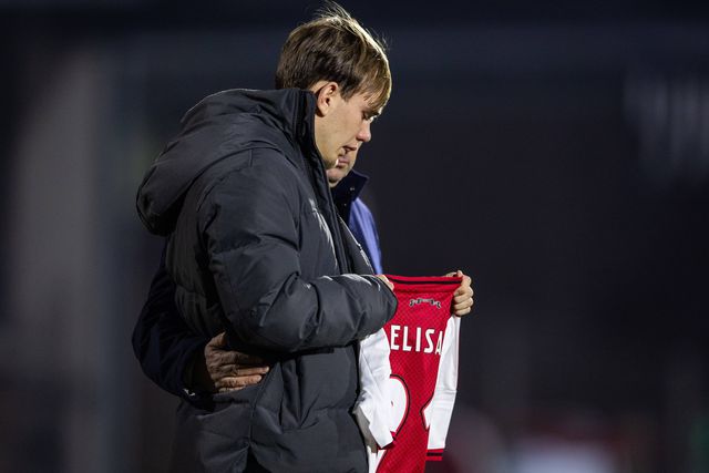 Mark Verkuijl não conteve a emoção antes da partida frente ao RKC Waalwijk
