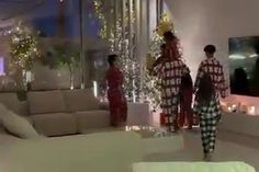 Cristiano Ronaldo e família celebram Natal vestidos a rigor