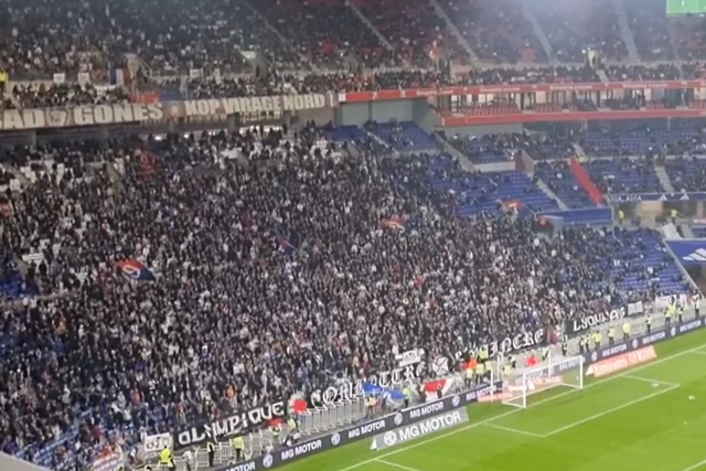 Vida difícil no Lyon: adeptos gritam 'olé'... para a própria equipa (vídeo)