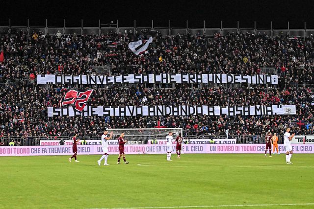 Torino vence e afunda Cagliari de Ranieiri