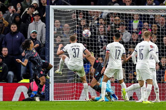 Taça de Inglaterra: Man. City elimina Tottenham com golo polémico aos 88’