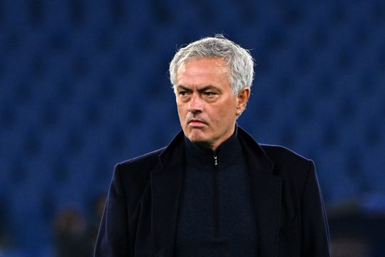 Presidente do Nápoles diz que futuro de Mourinho «será fora de Itália»