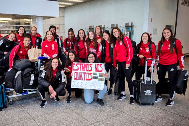 Benfica de volta a Lisboa depois de fazer história