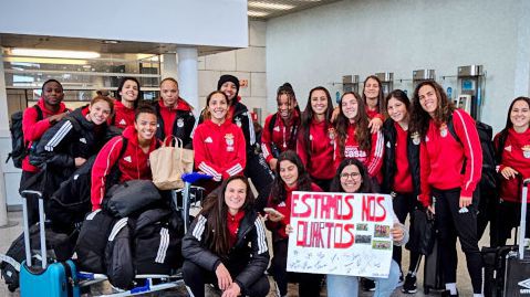 Benfica de volta a Lisboa depois de fazer história