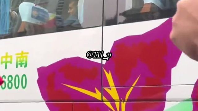 Seguiram o autocarro do Al Nassr e mostraram uma camisola do FC Porto a Otávio. E ele reagiu assim