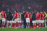 Bruno Lage e os jogadores após o Benfica-Barcelona (4-5) para a Liga dos Campeões, no Estádio da Luz