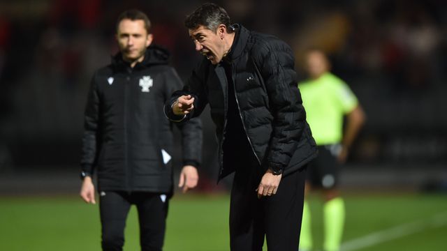 Bruno Lage, treinador do Benfica, irritado no jogo com o Casa Pia