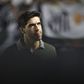Abel Ferreira, treinador do Palmeiras, com ar pensativo