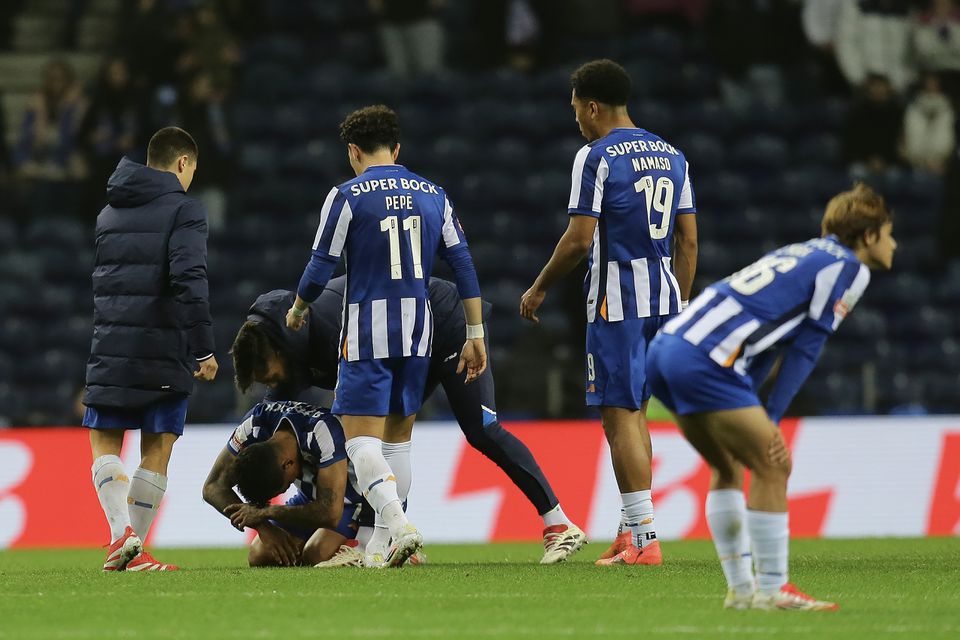 VÍDEO: Galeno falha outro penálti, jogo acaba e todos vão consolar o extremo