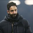 Ruben Amorim de semblante pesado durante a vitória do Manchester United em casa do Fulham
