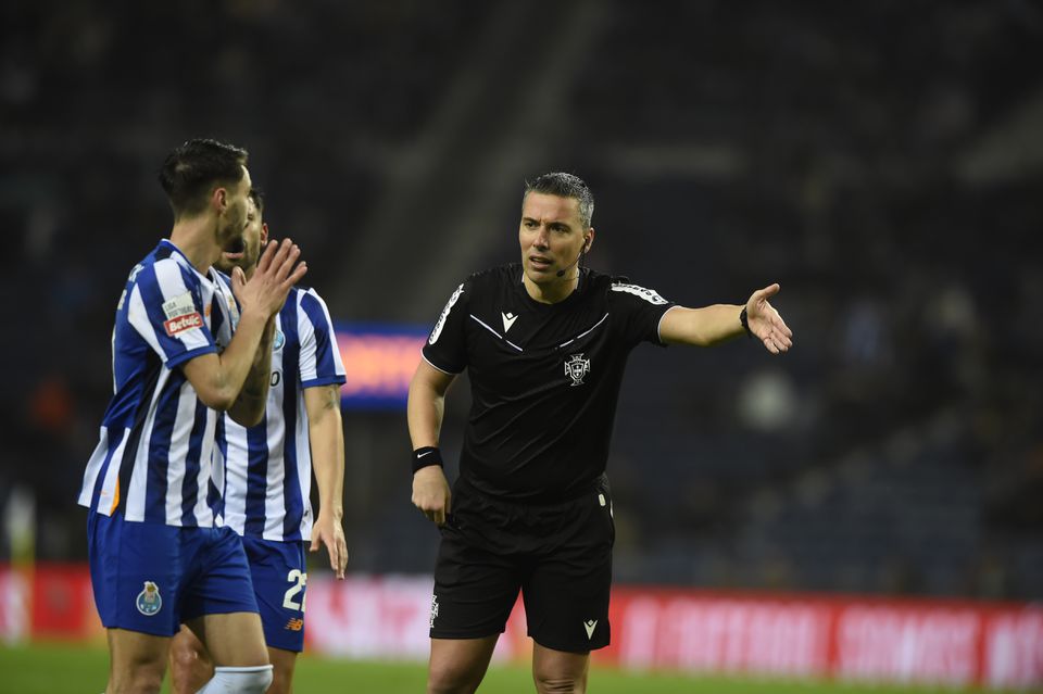 Duarte Gomes analisa FC Porto-Santa Clara: faltou penálti e cartão vermelho