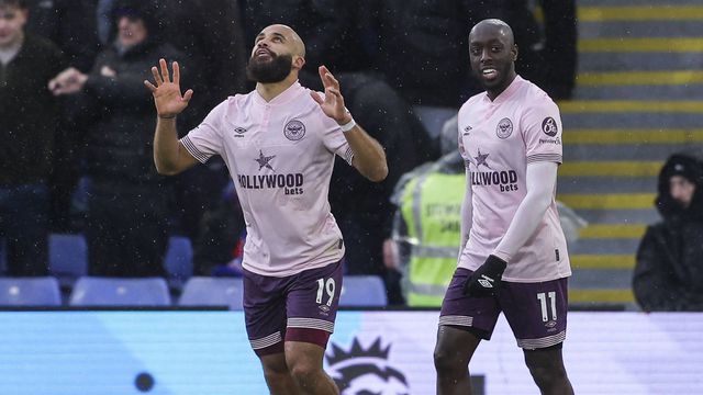 Mbeumo e Wissa a celebrarem o primeiro golo do Brentford