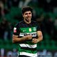 João Simões cumprimenta jogador do Benfica antes do dérbi  (IMAGO)
