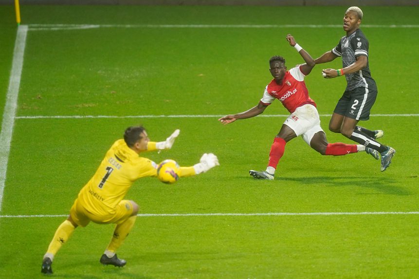 César foi batido por três vezes, mas ainda evitou que a derrota do Boavista no terreno do SC Braga fosse ainda mais desnivelada