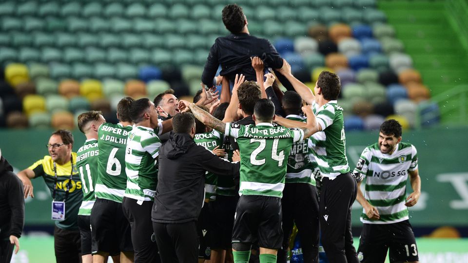 Festa dos jogadores do Sporting, em Alvalade, após a conquista da Liga 2020/2021 (A BOLA)