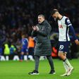 Postecoglou a agradecer o apoio dos adeptos, frustrados por mais uma derrota do Tottenham