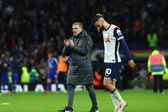 Postecoglou a agradecer o apoio dos adeptos, frustrados por mais uma derrota do Tottenham