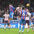 Kevin Schade marca um golo de cabeça ao Crystal Palace, impondo-se no ar