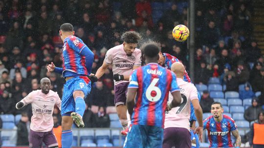 Brentford garantiu assim a vitória no dérbi londrino (vídeo)