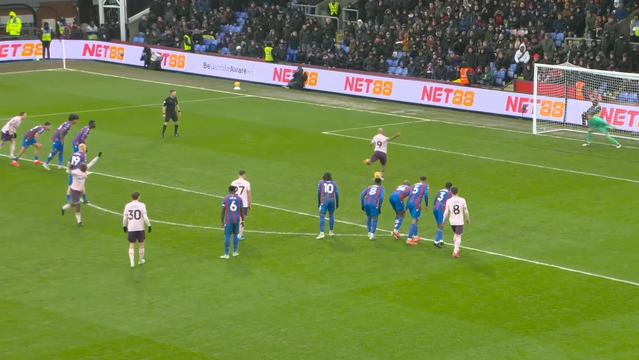 Wissa começou a celebrar antes de Mbeumo marcar o penálti (vídeo)