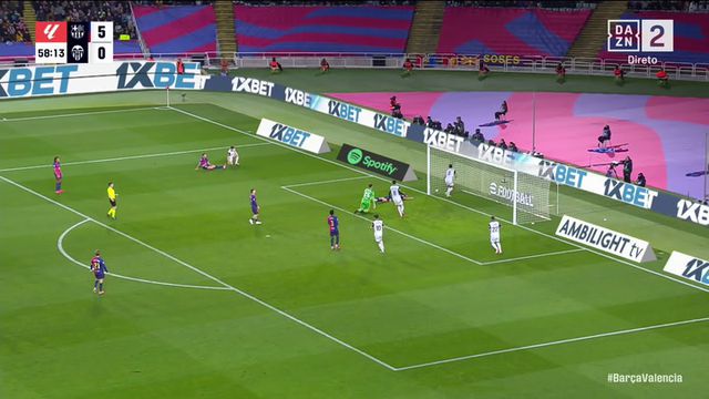 Hugo Duro reduz para o Valência em casa do Barcelona (vídeo)