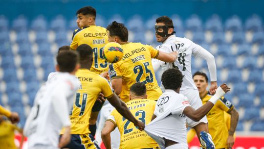 Golo de João Carvalho dá vitória ao Estoril