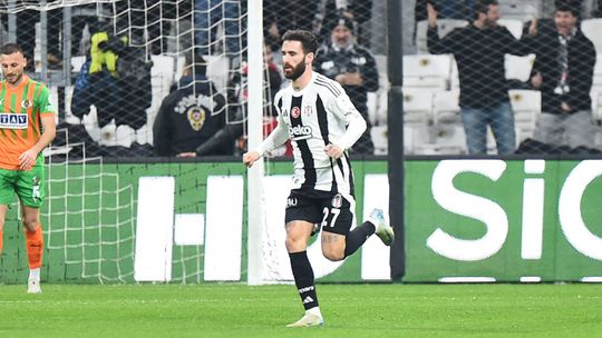 Rafa marca, mas Besiktas volta a perder pontos