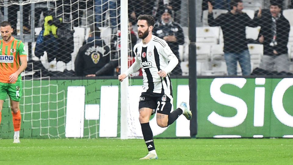 Rafa Silva a correr com a camisola do Besiktas