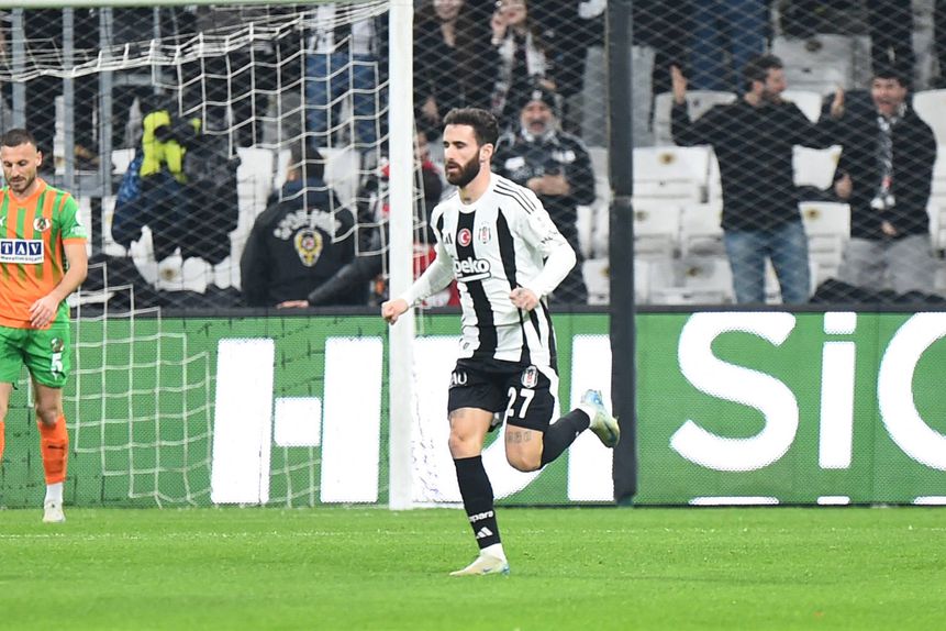 Rafa Silva a correr com a camisola do Besiktas