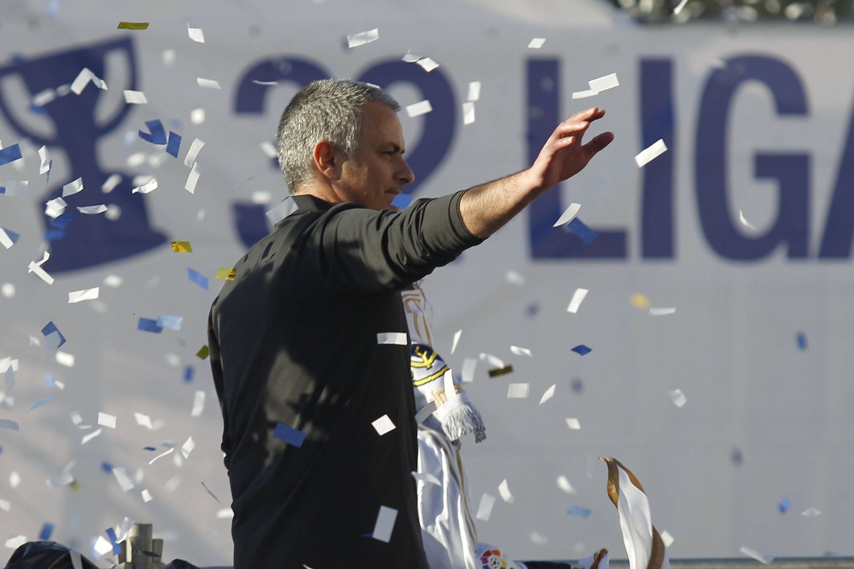José Mourinho, na Praça Cibelles, no coração de Madrid, na festa da conquista do título de campeão de Espanha pelo Real Madrid, em maio de 2012 — Foto: IMAGO