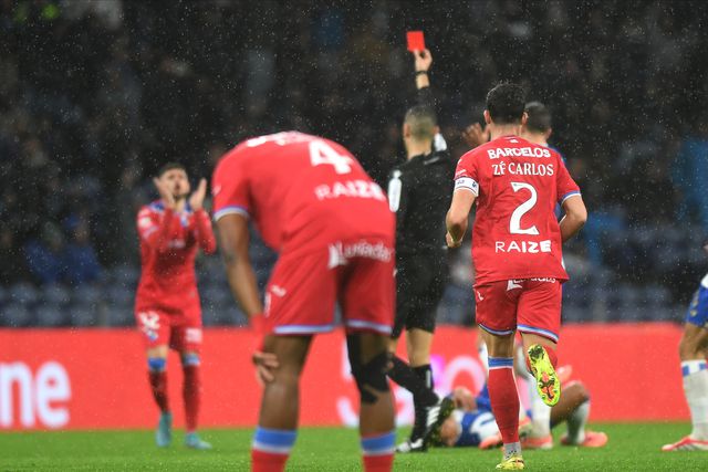 Vermelho para Martín Fernández - Foto: Rogério Ferreira