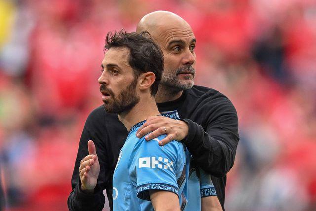 Pep Guardiola e Bernardo Silva - Foto: IMAGO