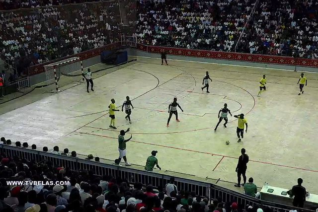 Cidadela de Luanda cheia para um simples treino da seleção de Angola de futsal