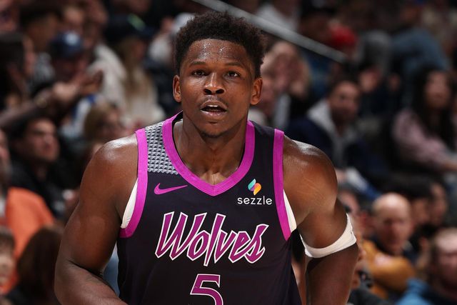 Anthony Edwards, estrela dos Wolves, registou 8 'turnovers'