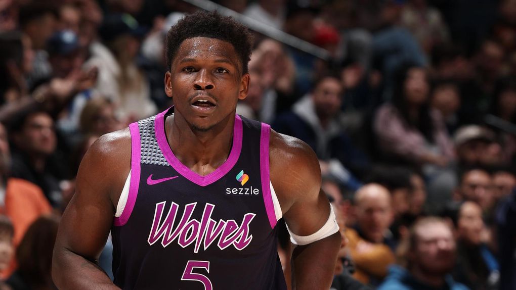 Anthony Edwards, estrela dos Wolves, registou 8 'turnovers'