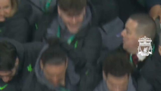 Saiam da frente! Aí vai Darwin... a festejar um golo