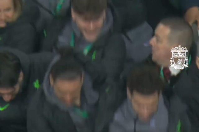 Saiam da frente! Aí vai Darwin... a festejar um golo