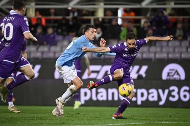 Fiorentina 'vinga-se' da primeira volta e ultrapassa Lazio