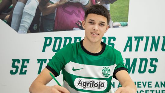 Sporting: Flávio Gonçalves assina contrato profissional