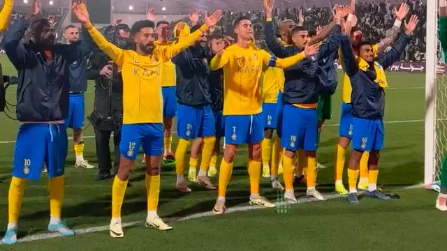 Cristiano Ronaldo e companhia com os adeptos do Al Nassr: sintonia perfeita