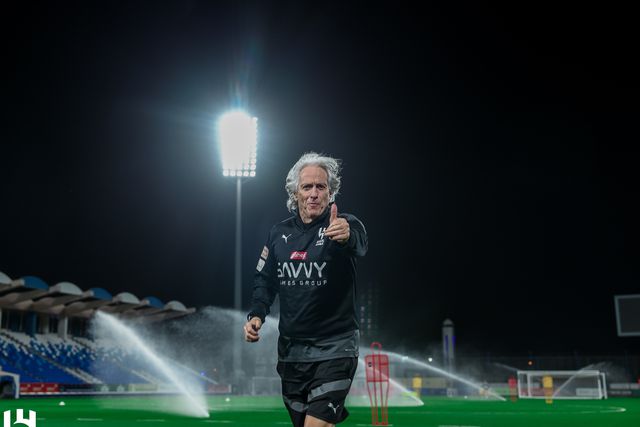 Al Ittifaq - Al Hilal: Siga aqui o jogo de Jorge Jesus e Rúben Neves