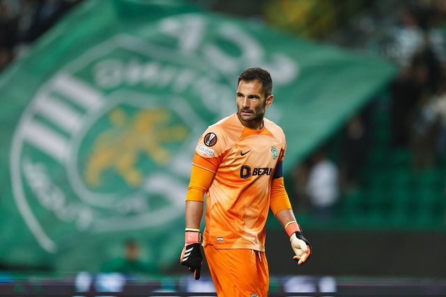 Sporting procura guarda-redes