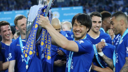 Campeão pelo Leicester anuncia fim de carreira